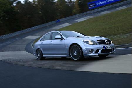 Beide Gegner waren im Supertest allerdings mit veritablen Sportreifen unterwegs, eine bekannt griffige Formel, die dem C 63 ...