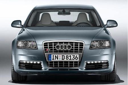 Als Novum ging der Audi S6 der dritten Generation 2006 mit einem V10-Aggregat an den Start. Mit 435 PS ist der S6 nun knapp ...