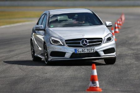 Mercedes A 200 CDI AMG Sport, Frontansicht, Slalom