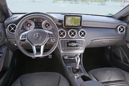 Mercedes A 200 CDI AMG Sport, Cockpit, Lenkrad