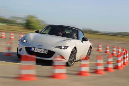 Mazda MX-5 Skyactiv-G 131, Frontansicht, Kurvenfahrt