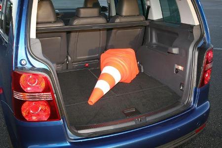 Sind Sitz sechs und sieben im Boden verstaut, bleiben 600 Liter Kofferraum.