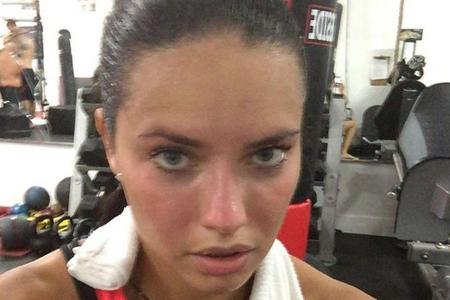 Diese Schönheit verrät nicht, was sie so ins Schwitzen gebracht hat: Adriana Lima (34) scheint das Fitness-Studio aber auf j...
