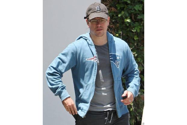 ...scheinbar nicht so das Ding von Matt Damon. Der Schauspieler stemmt lieber im Fitnessstudio Gewichte - bis das T-Shirt kl...