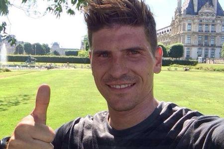 Mario Gomez hat allen Grund zum Strahlen: Nach der EM wird er Freundin Carina Wanzung heiraten