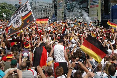 Ob euphorischer Freudentaumel oder bittere Niederlage - Fußball ist emotional und verbindet Ob euphorischer Freudentaumel oder bittere Niederlage - Fußball ist emotional und verbindet