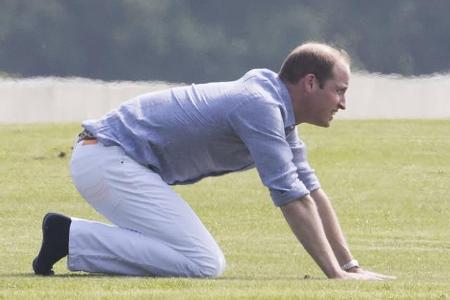 ...Yoga-Stunde im Park teilgenommen - denn für ein geplantes Training hatte er definitiv das falsche Outfit an. Zum Sporteln...