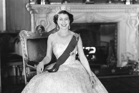 Mit der Krönung erhält Queen Elizabeth II. Zugriff auf die private Juwelensammlung der britischen Königinnen.