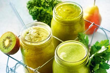 Wer auf grüne Smoothies steht, der sollte die Geschmacksrichtungen Birne-Melone-Grünkohl und Honigmelone-Petersilie probieren