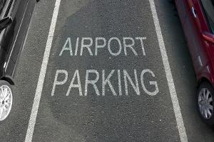 So sparen Sie beim Parken am Flughafen
