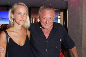 Konstantin Wecker und Annik Berlin: Arm in Arm beim Sommerfest