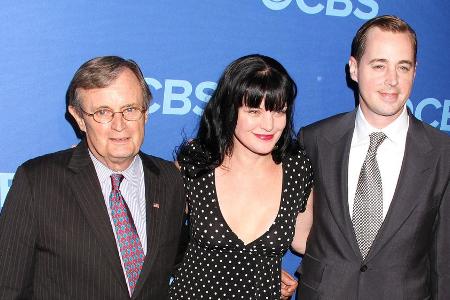 David McCallum, Pauley Perrette und Sean Murray (v.l.) halten 