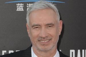 Roland Emmerich lässt den Mond herunterkrachen