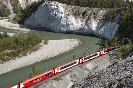 Ein Highlight ist die Fahrt durch die Rheinschlucht, dem 