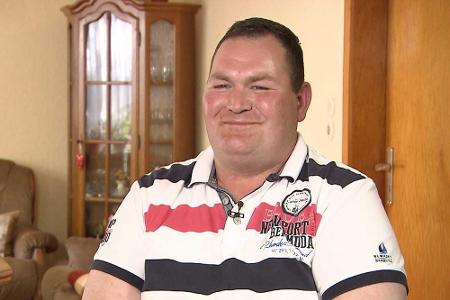 Torsten (40), der sanfte Riese aus der Lübecker Region, kümmert sich um 80 Milchkühe. Seine zukünftige Traumfrau sollte 