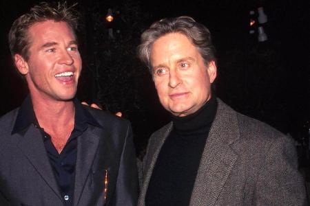Ein Foto aus alten Zeiten: Val Kilmer (l.) und Michael Douglas bei der Premiere von Ein Foto aus alten Zeiten: Val Kilmer (l.) und Michael Douglas bei der Premiere von