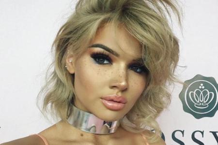 Viel Make-up und tiefer Ausschnitt: Shirin David mag es auffällig