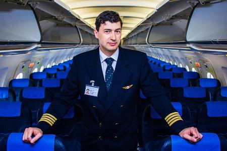 Freundliches Flugpersonal erwartet die Gäste an Bord