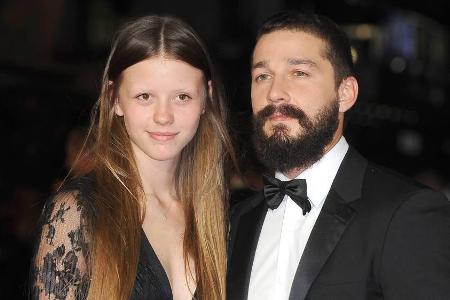 Mia Goth und Shia LaBeouf haben auf eigenwillige Art und Weise geheiratet Mia Goth und Shia LaBeouf haben auf eigenwillige Art und Weise geheiratet