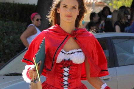 Es ist soweit: Heute Abend wird Halloween gefeiert, und auch Alessandra Ambrosio (34) kann es kaum abwarten. Im märchenhafte...