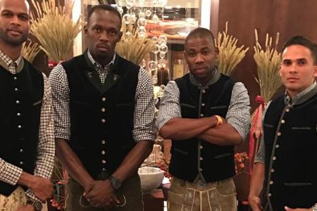 Olympia-Star Usain Bolt (2.v.l.), mit dem britischen Hochspringer Germaine Mason (links), dem australischen Sprinter John St... Olympia-Star Usain Bolt (2.v.l.), mit dem britischen Hochspringer Germaine Mason (links), dem australischen Sprinter John St...
