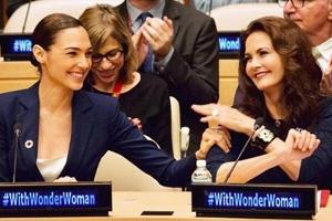 Lynda Carter (r.), die Wonder Woman in den 1970er verkörperte, befürwortet die Entscheidung der UN, ebenso wie die israelisc...