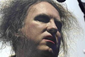 Robert Smith während des ersten "The Cure"-Deutschlandkonzerts der aktuellen Tour in Hamburg