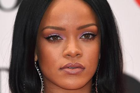 Statt kurz und glatt trägt Rihanna ihre Haare jetzt lang und verfilzt