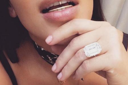 Halskette, Mundschmuck, Riesen-Ring: Dieses Bild postete Kim Kardashian kurz vor dem Überfall