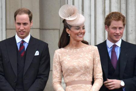 Bald zu viert auf dem Balkon? Prinz William (l.), seine Ehefrau Kate und Prinz Harry Bald zu viert auf dem Balkon? Prinz William (l.), seine Ehefrau Kate und Prinz Harry