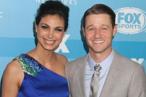 "Gotham"-Stars Benjamin McKenzie und Morena Baccarin sind verlobt!
