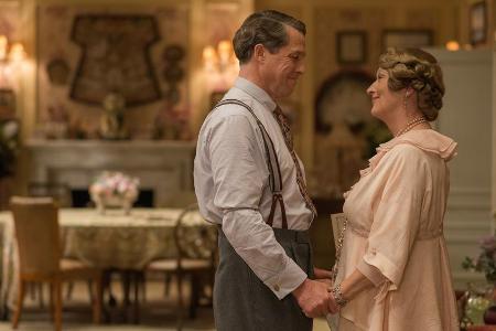 Florence Foster Jenkins mit ihrem Mann und Manager St. Clair Bayfield in ihrer Wohnung