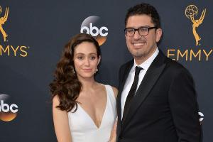 Bei ihrer Verlobung war Emmy Rossum nackt
