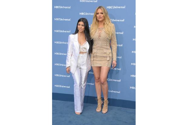 ...Schwester Khloé zur NBC-Präsentation in der Radio City Music Hall nach New York pilgerte. Schwer zu sagen, wer da schicke...