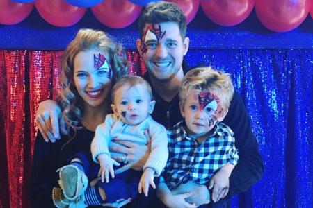 Michael Bublé mit Ehefrau Luisana und den Kindern Noah (r.) und Elias