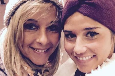 Sarah Lombardi: Ein Selfie mit ihrer Mutter bringt Facebook-Nutzer in Aufruhr Sarah Lombardi: Ein Selfie mit ihrer Mutter bringt Facebook-Nutzer in Aufruhr