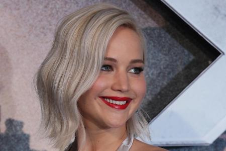 Jennifer Lawrence machte ihre Beziehung zum Regisseur Darren Aronofsky Anfang November öffentlich Jennifer Lawrence machte ihre Beziehung zum Regisseur Darren Aronofsky Anfang November öffentlich
