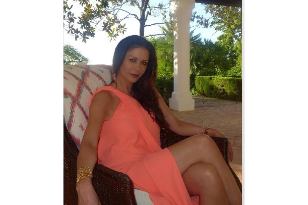 02 Catherina Zeta-Jones facebook.comCatherine Zeta-Jones.jpg