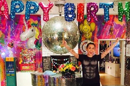 Gummibärchen und Zuckerwatte: Miley Cyrus feiert gerne Kindergeburtstag