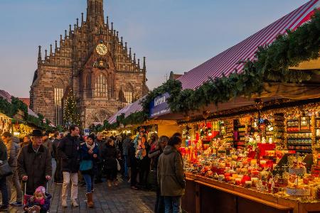 Reges Adventstreiben vor der Nürnberger Frauenkirche