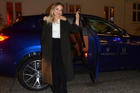 Ornella Muti genoss die Fahrt im Maserati-Shuttle sichtlich