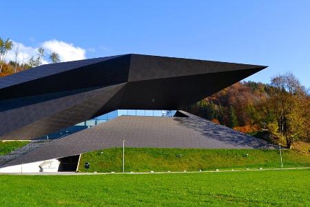 Zwischen Wiesen und Wäldern: das Festspielhaus Erl