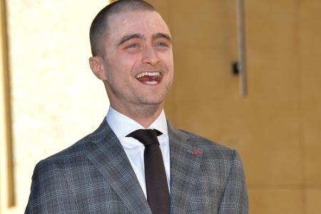 Und für den Fall, dass Harry Potter auch wieder auf die große Leinwand zurückkehrt: So sieht Daniel Radcliffe, der immer noc...