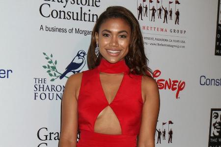 Sexy und elegeant zugleich erschien Paige Hurd auf dem roten Teppich Sexy und elegeant zugleich erschien Paige Hurd auf dem roten Teppich