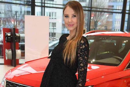 Der Babybauch ist bereits deutlich zu sehen: Alessandra Meyer-Wölden erwartet Zwillinge Der Babybauch ist bereits deutlich zu sehen: Alessandra Meyer-Wölden erwartet Zwillinge
