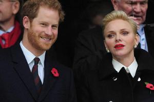 Wo ist Meghan Markle? Prinz Harry jubelt mit Charlène von Monaco