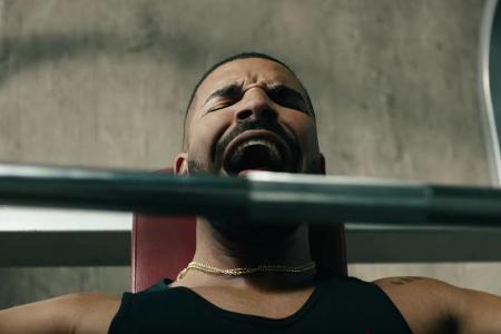 Drake lässt sich beim Training von einem Tayler-Swift-Song ablenken