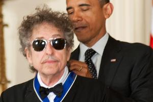 Bob Dylan: Zu reich für den Nobelpreis?