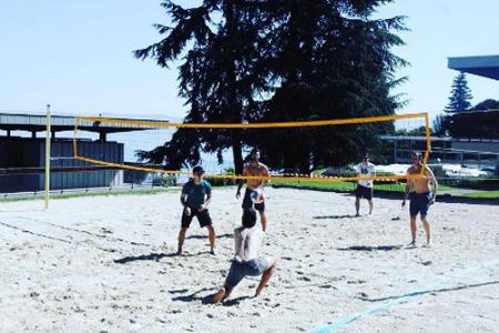 Mario Götze hingegen hat lieber Action. Sein Lieblingssport an heißen Tagen: Beachvolleyball.