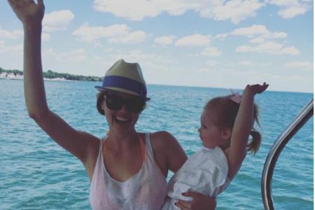 Die Yacht ruft: Sonnenbrille und Sonnenhut sind bei Kate Upton ein Muss.